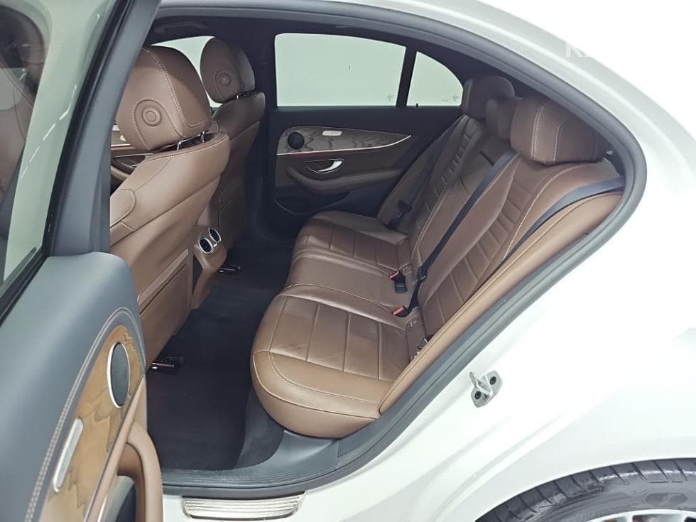 Mercedes-Benz E-Class (W213)E220d 4MATIC Exclusive - 12