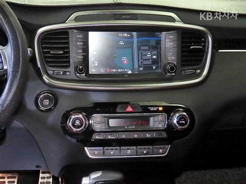 Киа The New (фейслифт) Sorento2.2 Дизел 2WD 마스터 Специал (специален признак/издание) - 11