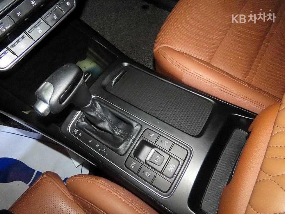 Киа The New (фейслифт) Sorento2.2 Дизел 2WD 마스터 Специал (специален признак/издание) - 12
