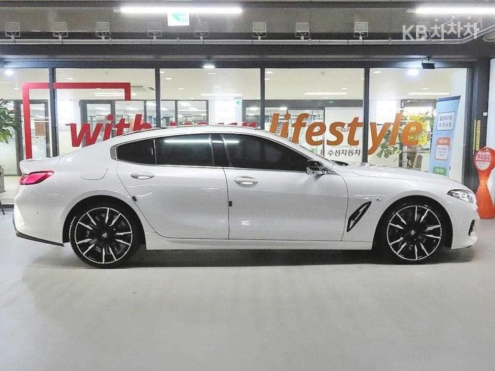 BMW 8시리즈 (G15)M850i xDrive Gran Coupe Стандартен - 3