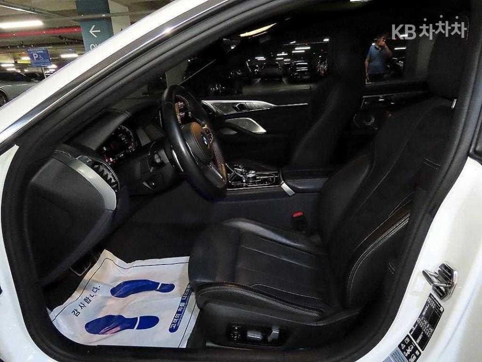 BMW 8시리즈 (G15)M850i xDrive Gran Coupe Стандартен - 6