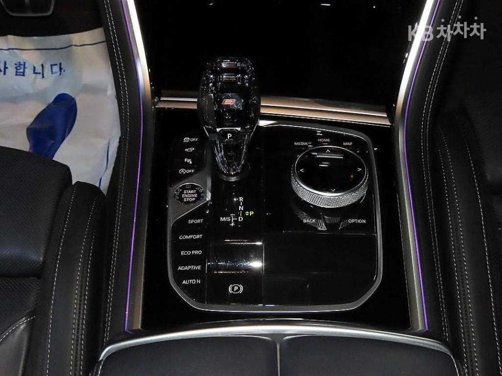 BMW 8시리즈 (G15)M850i xDrive Gran Coupe Стандартен - 12