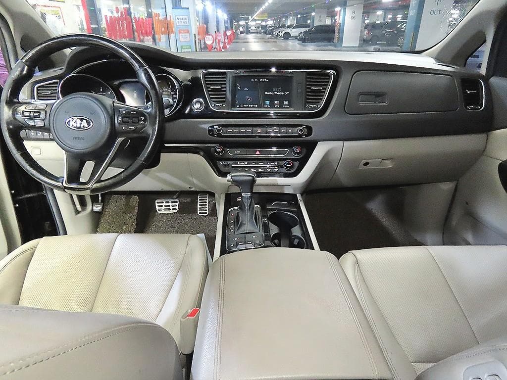 Киа All New Канивал9-местен 2.2 Дизел Noblesse Специал (специален признак/издание) - 10