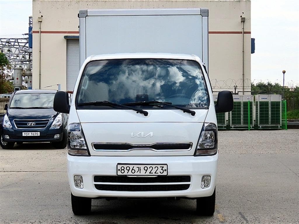 Киа The New (фейслифт) Бонго 3 (лек) Box Truck 1 тон Plus형 Королевска кабина Удължено междуосие L - Image 1