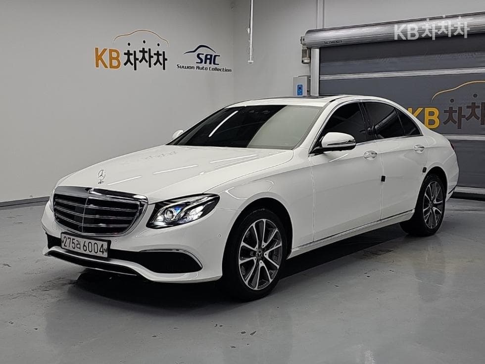 Mercedes-Benz E-Class (W213) E300 4Matic Exclusive - Image 1