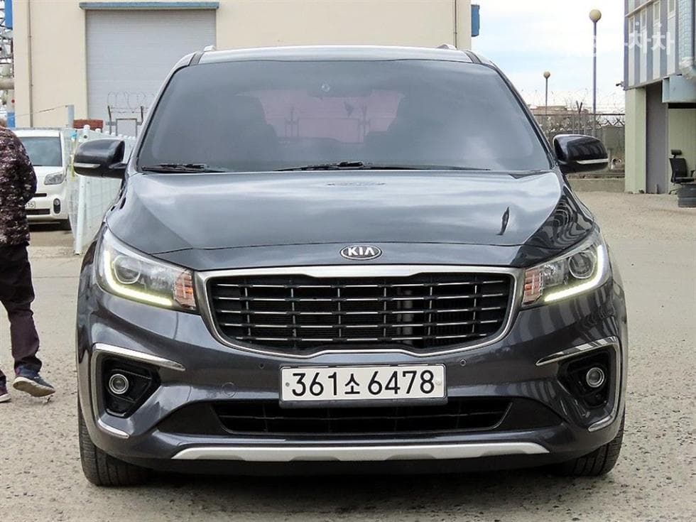Kia The New (facelift) Carnival9-seater 2.2 Diesel Luxury